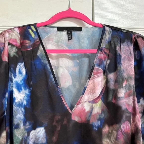 White House Black Market Multicolor Floral V-Neck silky Blouse - Picture 3 of 11